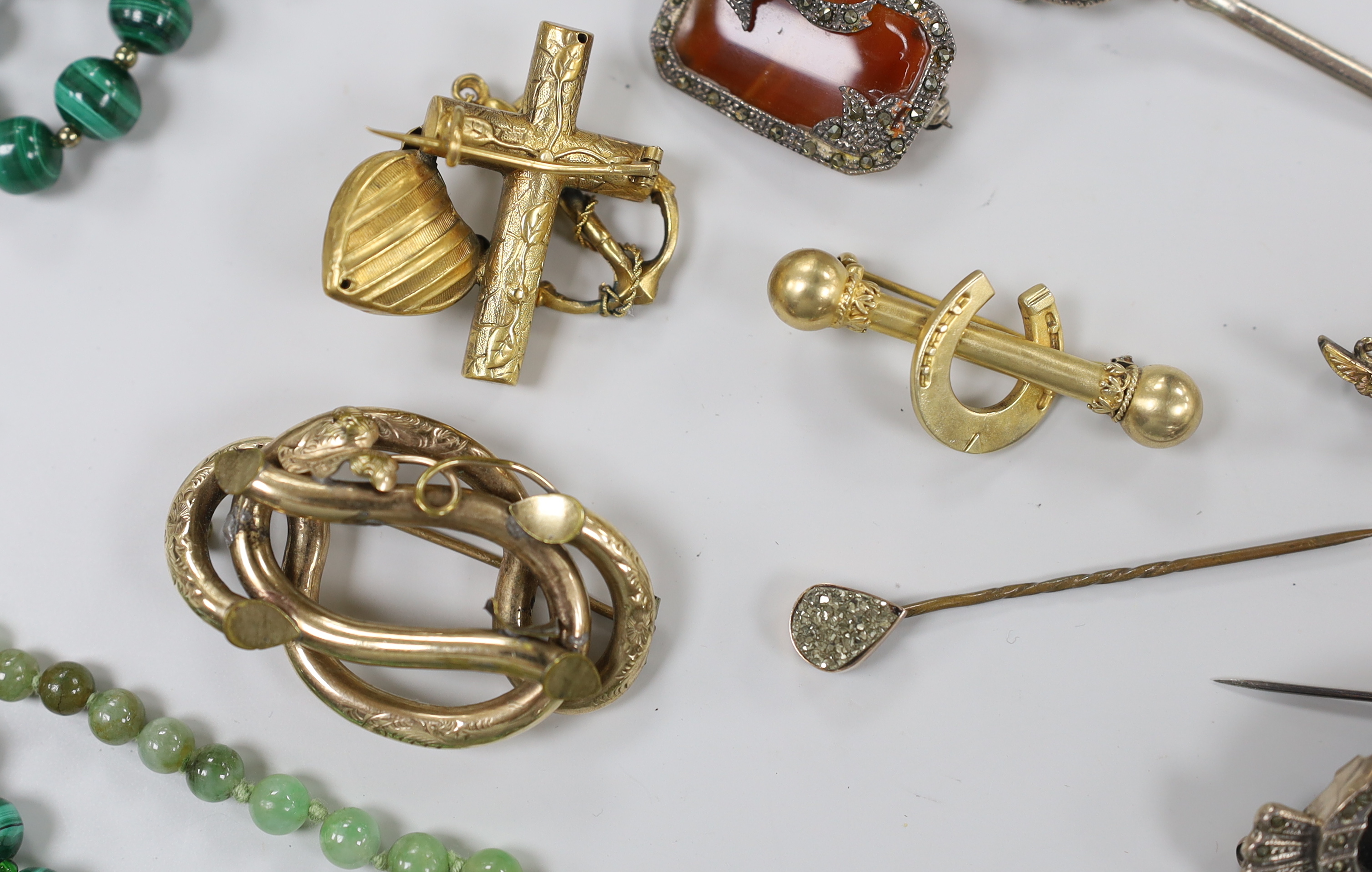 Sundry Victorian and later jewellery including pinchbeck brooches, marcasite set brooches, 925 and paste set sword brooch and malachite necklaces.